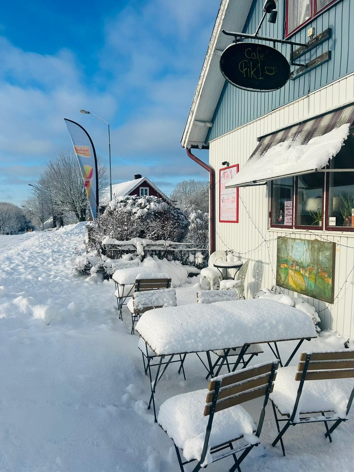 Café Fik1 utifrån i vinterskrud