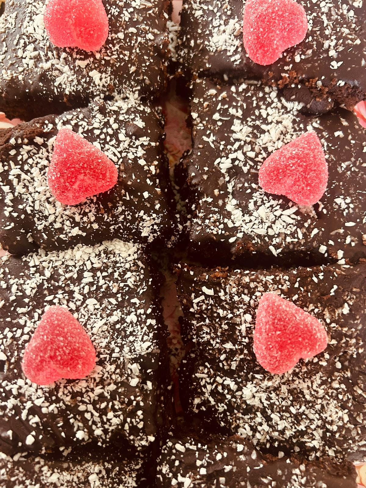 Kärleksmums med chokladglasyr och kokos