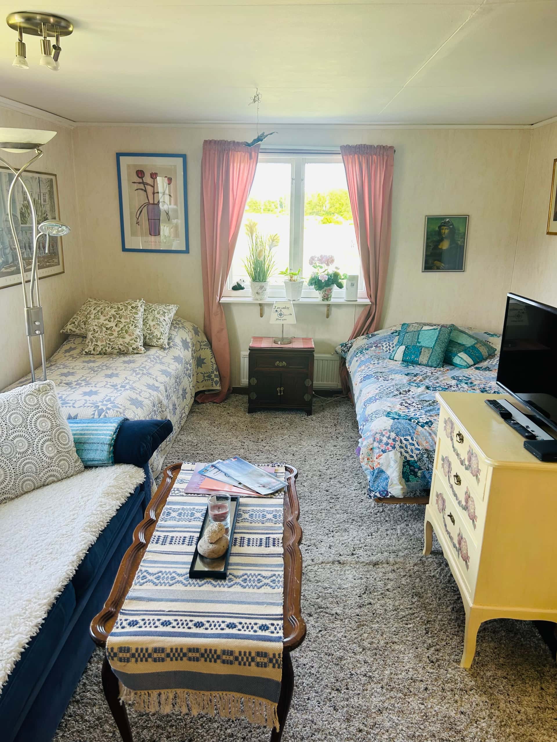 Sovrum med två sängar